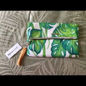 Pura Vida palm clutch